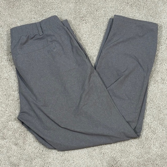 Under Armour Mens Gray Golf Pants HeatGear Loose Fit 36/34 Trousers Fit Smaller - Picture 1 of 8